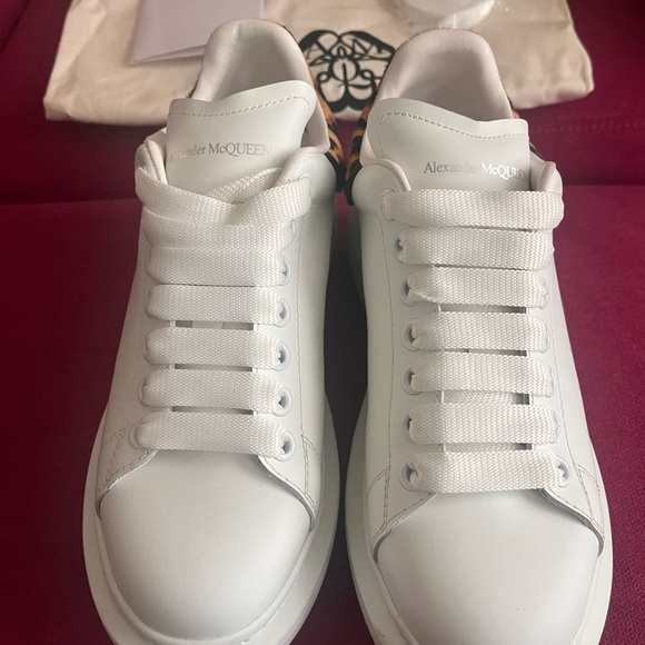 Alexander McQueen -Flaunt your high-style with these trendy sneakers - Picture 3 of 7